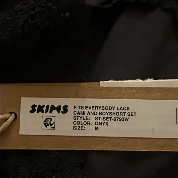 Skims Fits Everybody Lace Cami - Picture 4 of 5